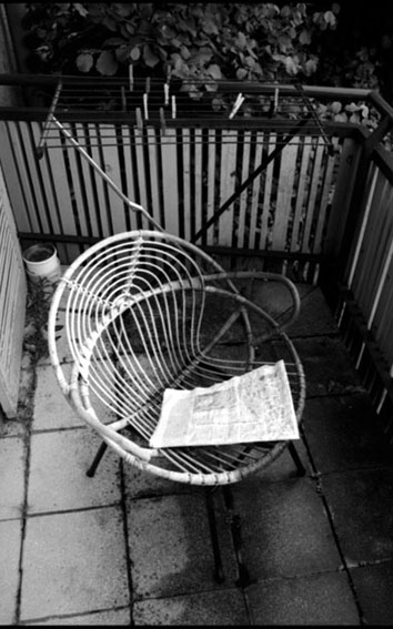 Stuhl mit Zeitung
